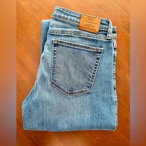 Lucky Brand Lolita Boot. Mid-rise. Medium wash. EUC. Size 10/30R.